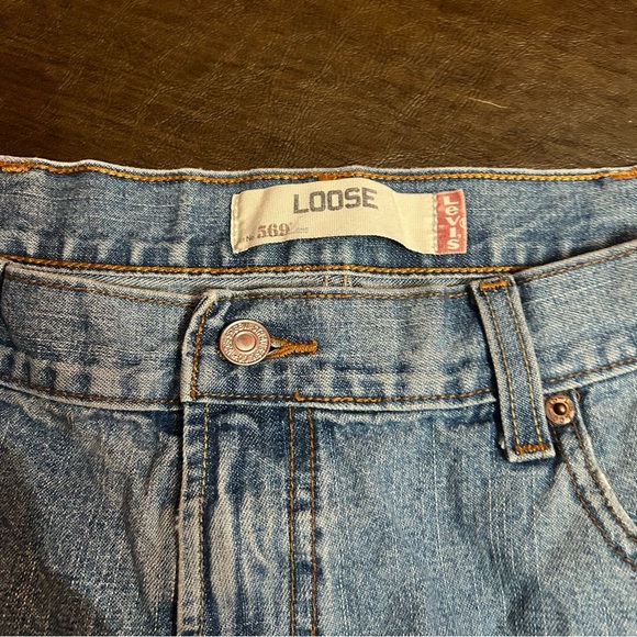 Levi's Light Blue Denim Shorts - Picture 2 of 10
